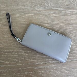 Tory Burch Gray Leather Zip Continental Wristlet